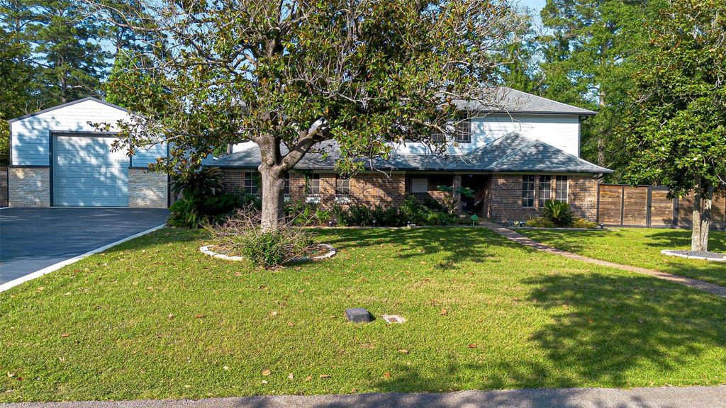 218 Beaumont Drive, Magnolia, TX 77354