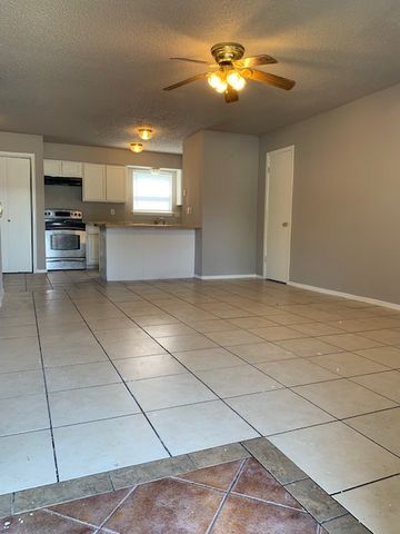 1605 Azalea Circle A, Springdale, AR 72764