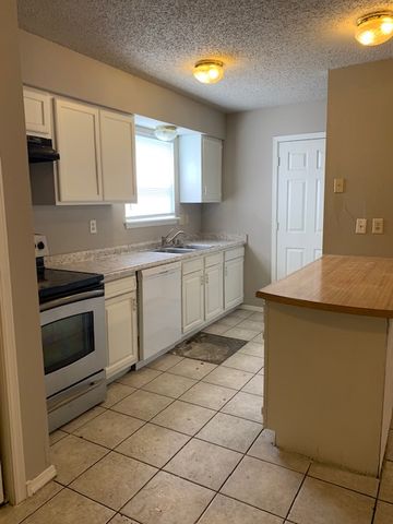 1605 Azalea Circle A, Springdale, AR 72764