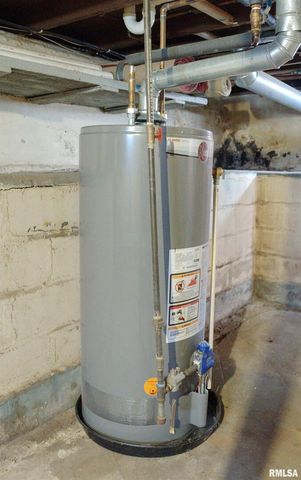 500 4TH Avenue N, Clinton, IA 52732