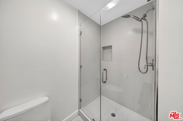 2700 Cahuenga Boulevard 4220, Los Angeles, CA 90068