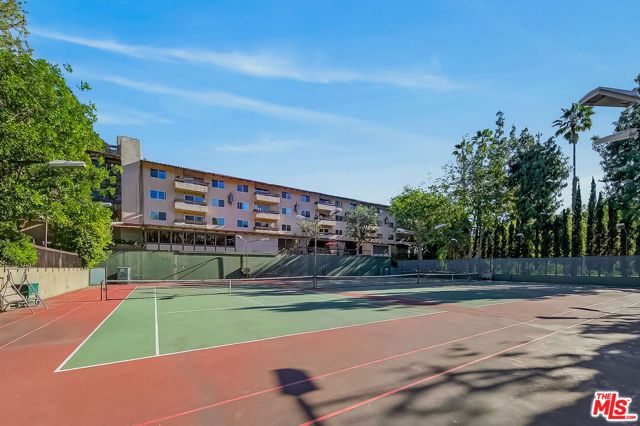2700 Cahuenga Boulevard 4220, Los Angeles, CA 90068