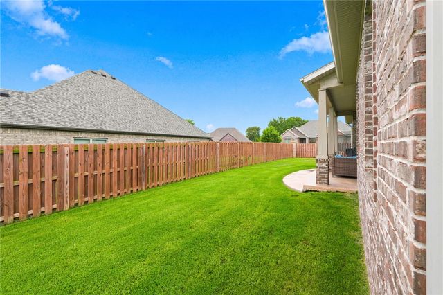 6300 S 46th Boulevard, Rogers, AR 72758