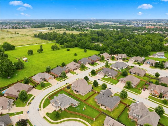 6300 S 46th Boulevard, Rogers, AR 72758