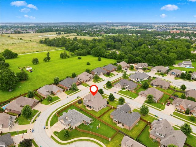 6300 S 46th Boulevard, Rogers, AR 72758