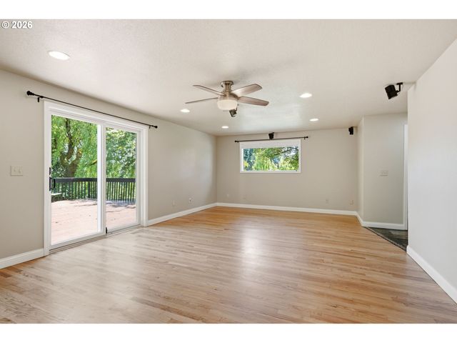 1200 E PIONEER Loop, La Center, WA 98629