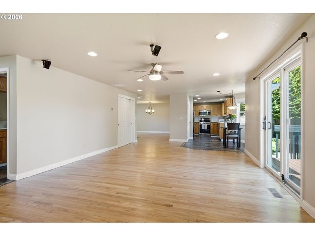 1200 E PIONEER Loop, La Center, WA 98629