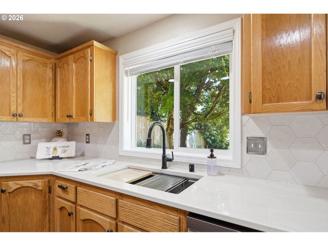1200 E PIONEER Loop, La Center, WA 98629