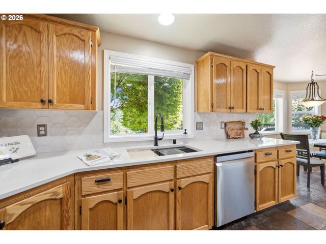 1200 E PIONEER Loop, La Center, WA 98629