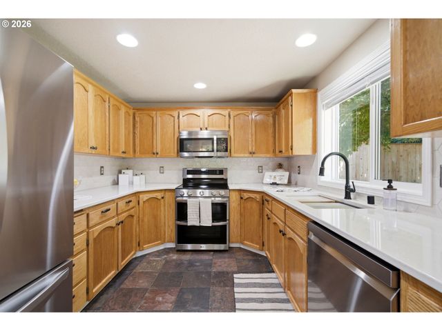 1200 E PIONEER Loop, La Center, WA 98629