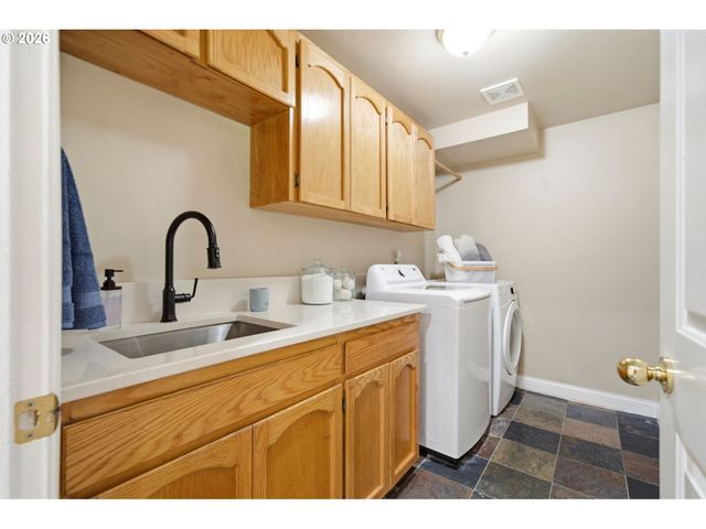 1200 E PIONEER Loop, La Center, WA 98629