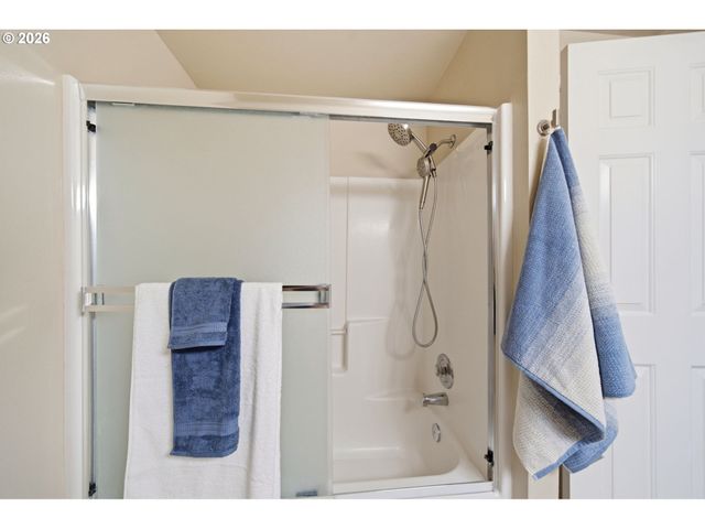 1200 E PIONEER Loop, La Center, WA 98629