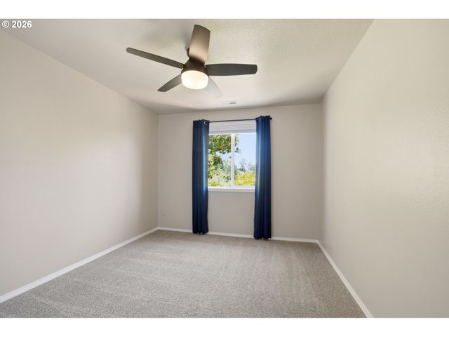 1200 E PIONEER Loop, La Center, WA 98629