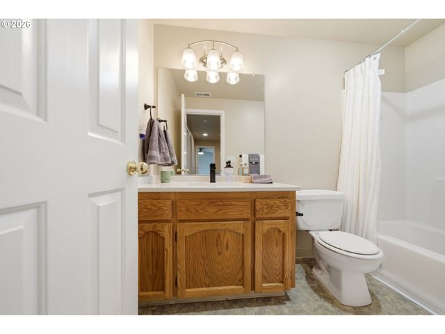 1200 E PIONEER Loop, La Center, WA 98629