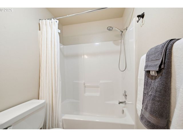1200 E PIONEER Loop, La Center, WA 98629