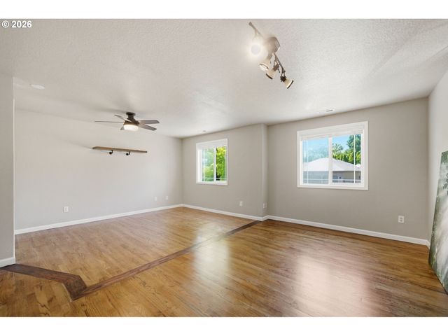 1200 E PIONEER Loop, La Center, WA 98629