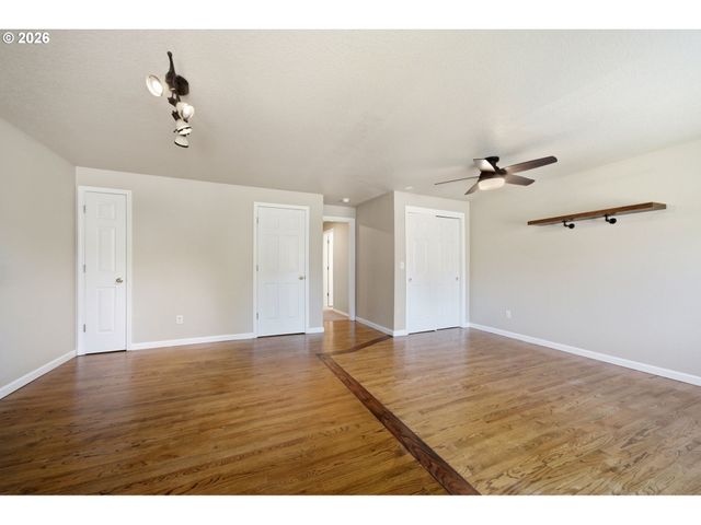 1200 E PIONEER Loop, La Center, WA 98629