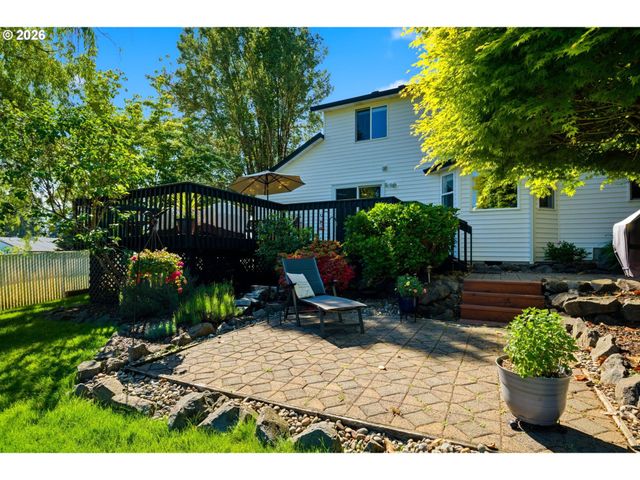 1200 E PIONEER Loop, La Center, WA 98629