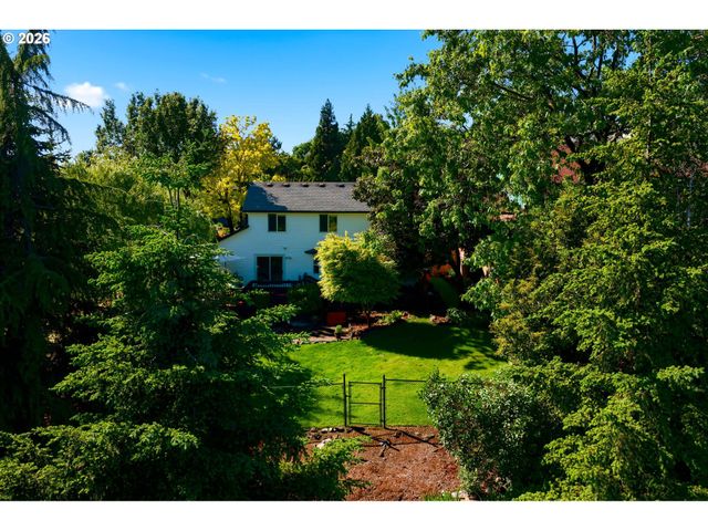 1200 E PIONEER Loop, La Center, WA 98629