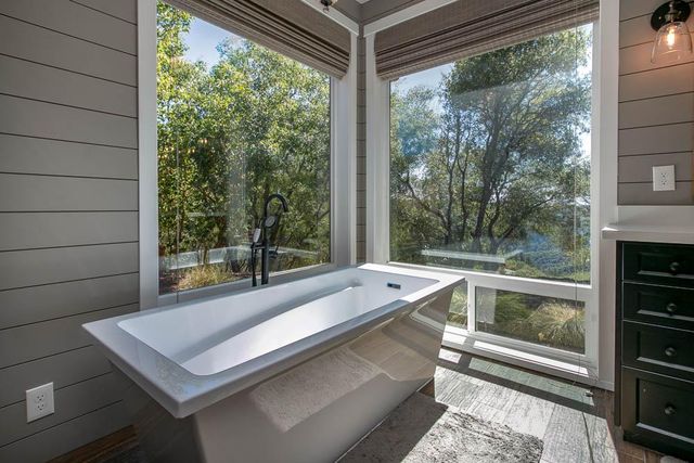 1072 Champagne Ln, Placerville, CA 95667