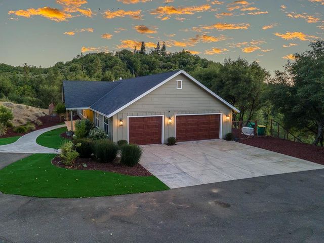 1072 Champagne Ln, Placerville, CA 95667