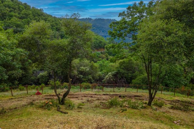 1072 Champagne Ln, Placerville, CA 95667