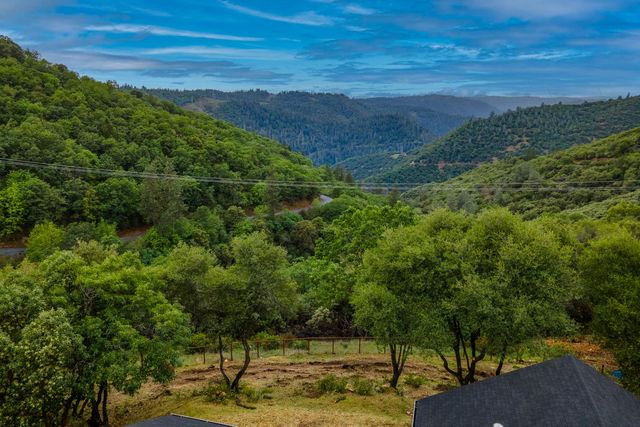 1072 Champagne Ln, Placerville, CA 95667