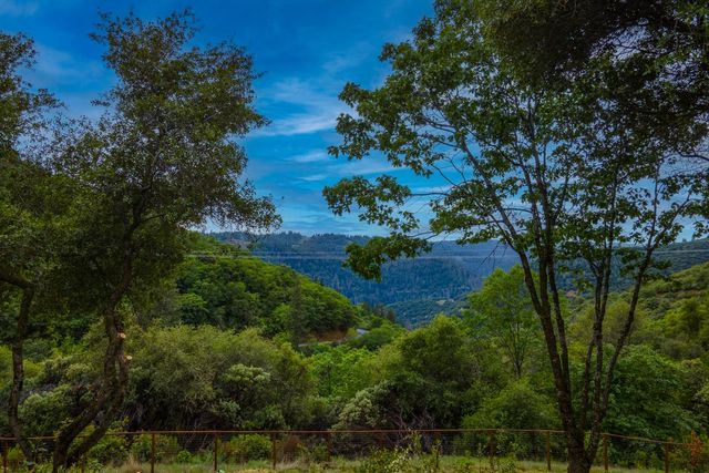 1072 Champagne Ln, Placerville, CA 95667