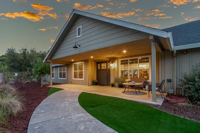 1072 Champagne Ln, Placerville, CA 95667