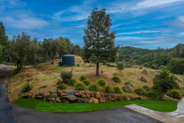 1072 Champagne Ln, Placerville, CA 95667
