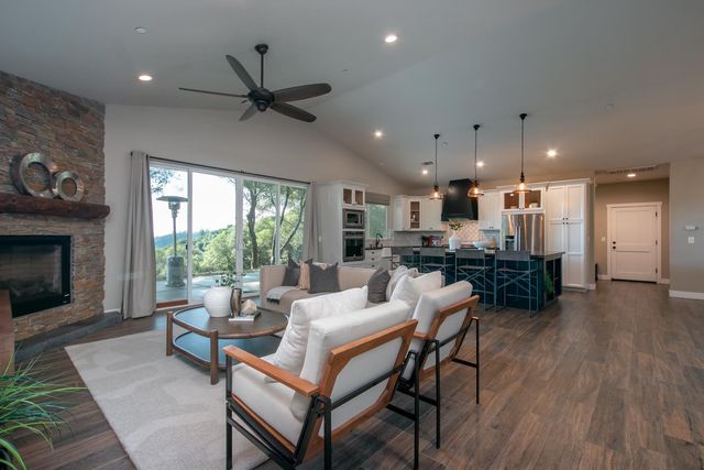 1072 Champagne Ln, Placerville, CA 95667