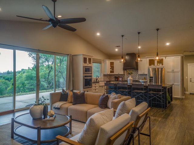 1072 Champagne Ln, Placerville, CA 95667