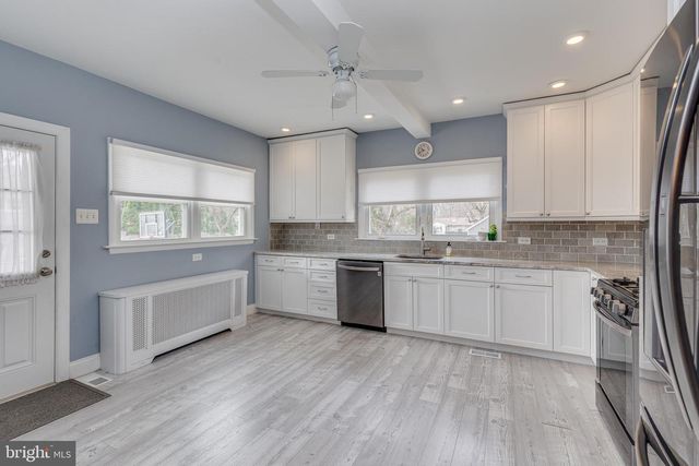 236 E WILLIAMS AVE, Barrington, NJ 08007