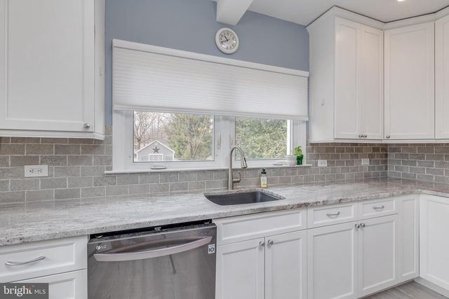 236 E WILLIAMS AVE, Barrington, NJ 08007