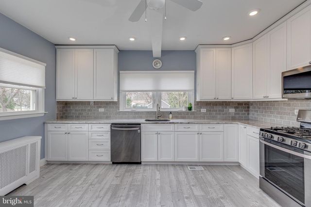 236 E WILLIAMS AVE, Barrington, NJ 08007