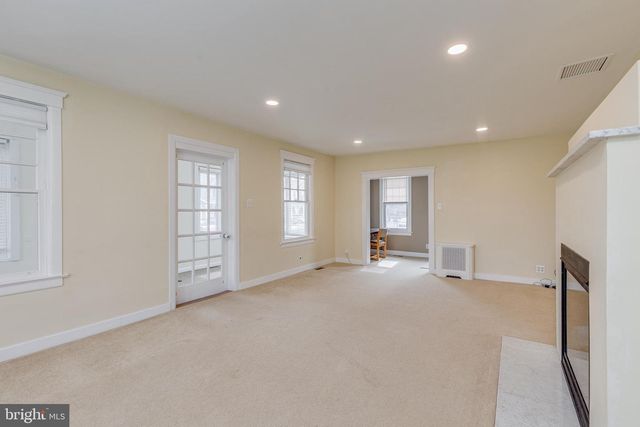 236 E WILLIAMS AVE, Barrington, NJ 08007