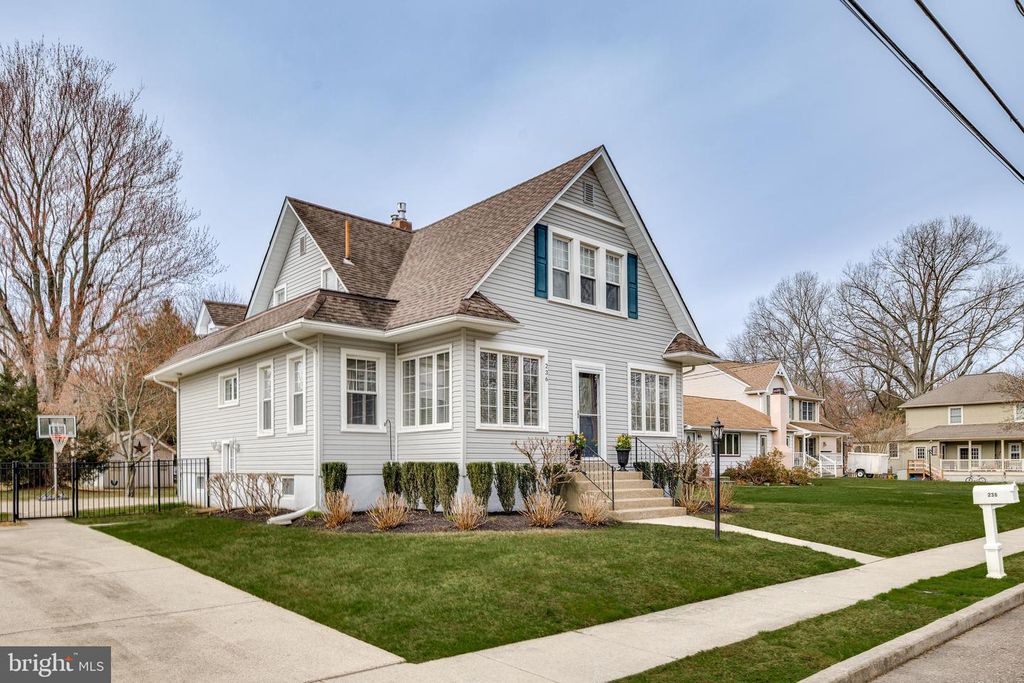 236 E WILLIAMS AVE, Barrington, NJ 08007