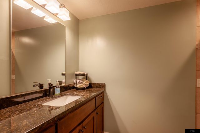 7411 S 101st Avenue, La Vista, NE 68128