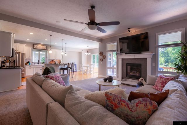 7411 S 101st Avenue, La Vista, NE 68128