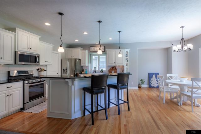 7411 S 101st Avenue, La Vista, NE 68128