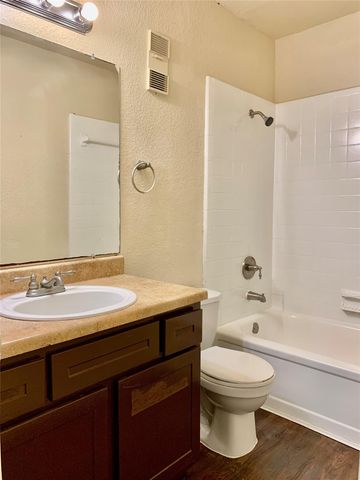 8100 Creekbend Drive 157, Houston, TX 77071