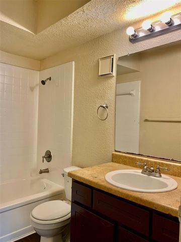 8100 Creekbend Drive 157, Houston, TX 77071