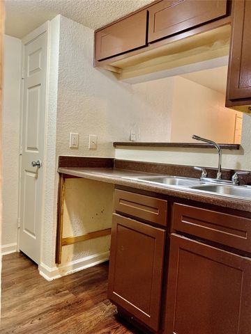 8100 Creekbend Drive 157, Houston, TX 77071