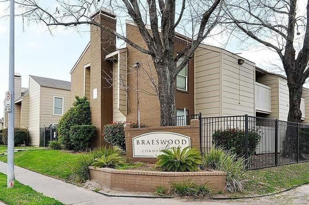 8100 Creekbend Drive 157, Houston, TX 77071