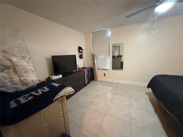 7173 Orange Drive 110B, Davie, FL 33314