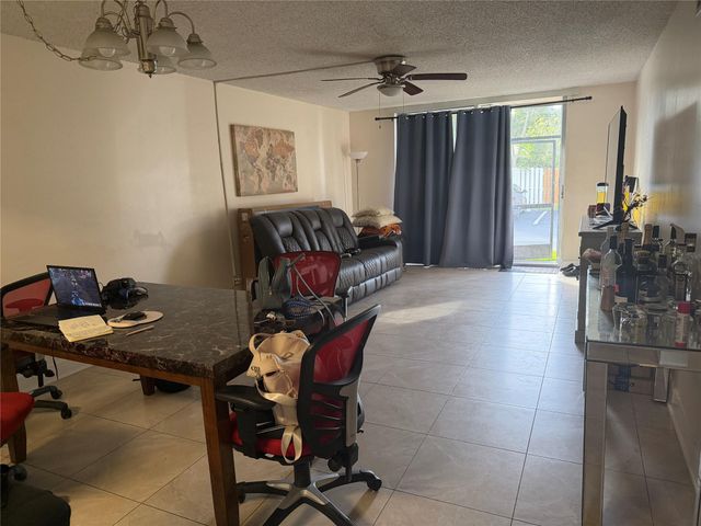 7173 Orange Drive 110B, Davie, FL 33314