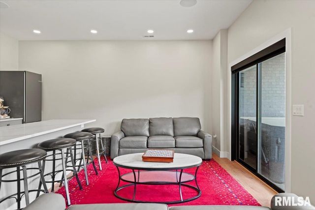 2004 Grants Pond, Chatham, IL 62629