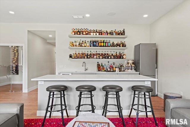 2004 Grants Pond, Chatham, IL 62629