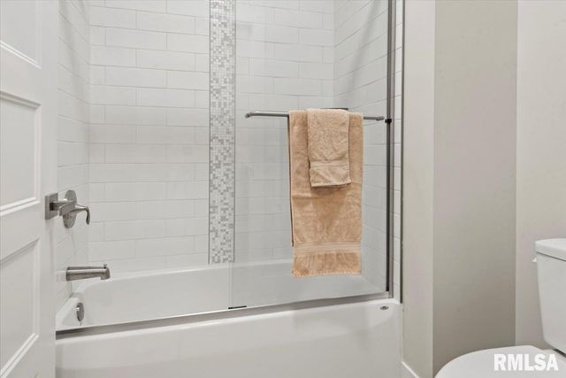 2004 Grants Pond, Chatham, IL 62629