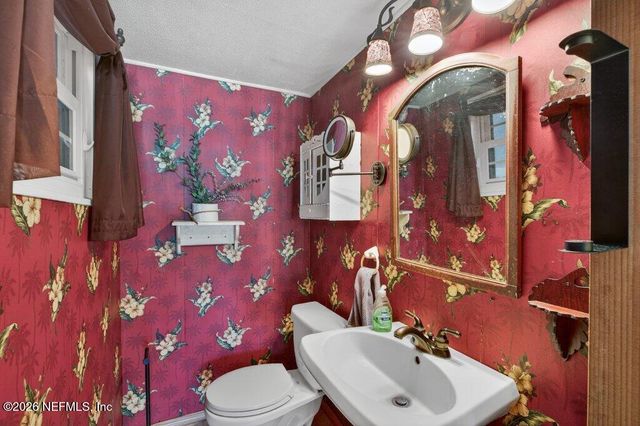 1636 LOWER 4TH Avenue N, Jacksonville Beach, FL 32250